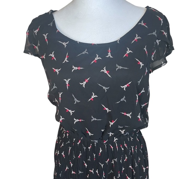 Elle Dress Size M Juniors Chiffon Black Cap Sleeve Semi Pleat Eiffel Tower Paris - Picture 2 of 12